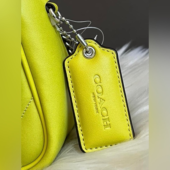 CA086 - Coach Pillow Madison Shoulder Bag 18 with Quilting - Picture 6 of 15